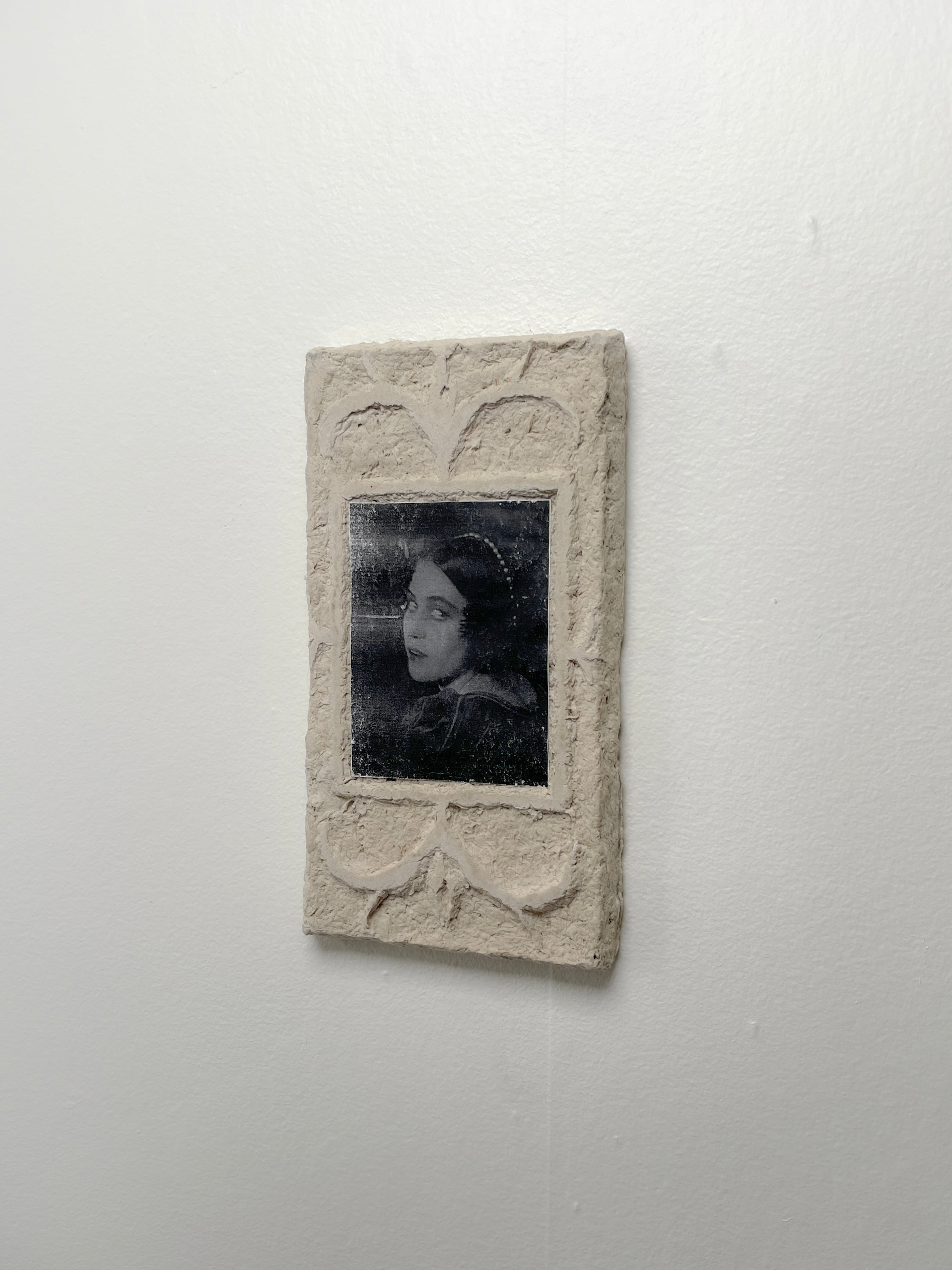 Wall piece w. portrait