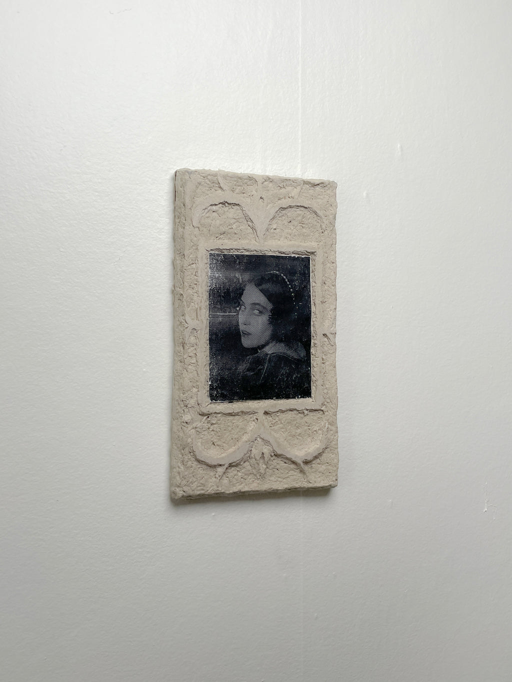 Wall piece w. portrait