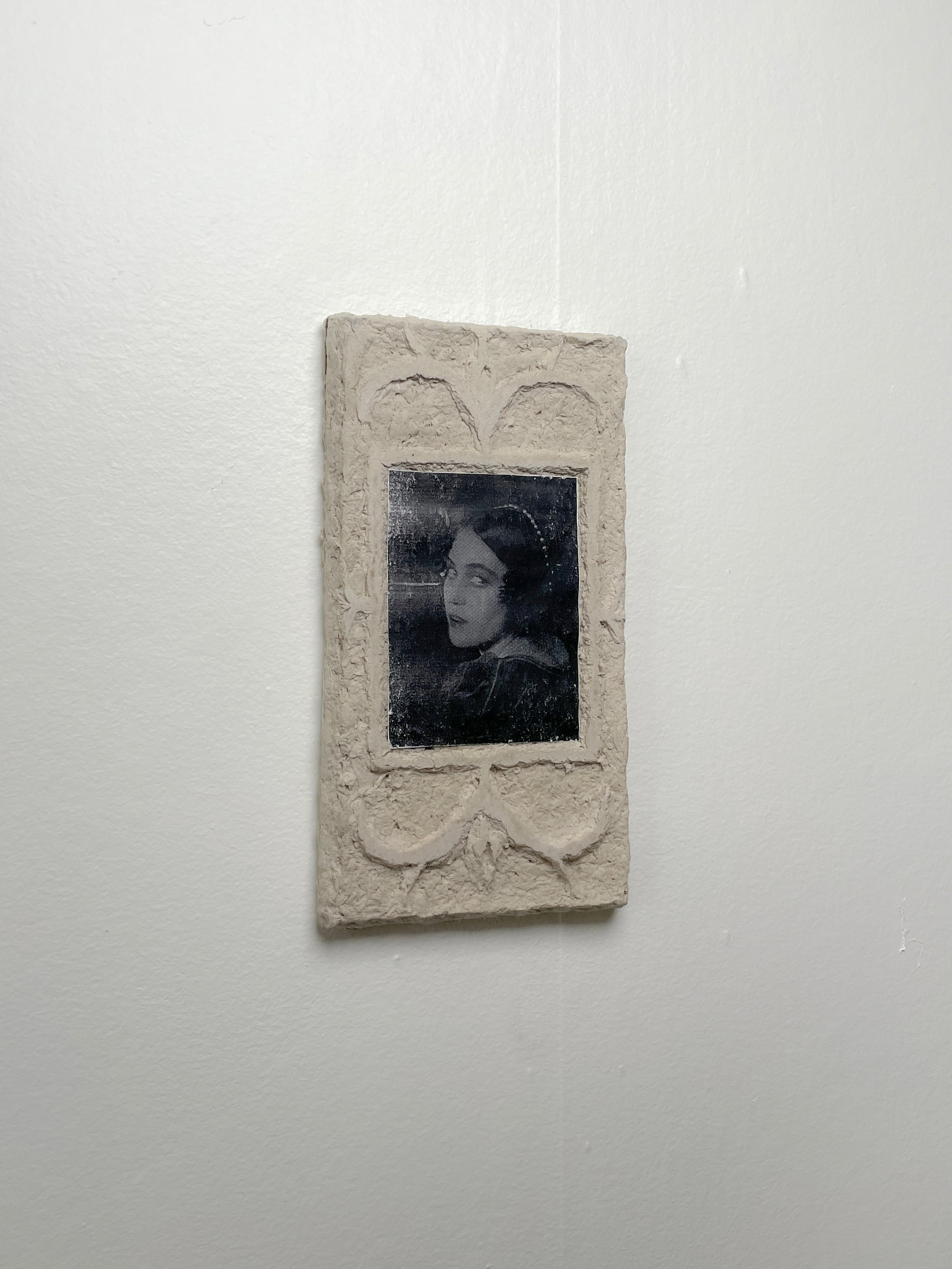 Wall piece w. portrait