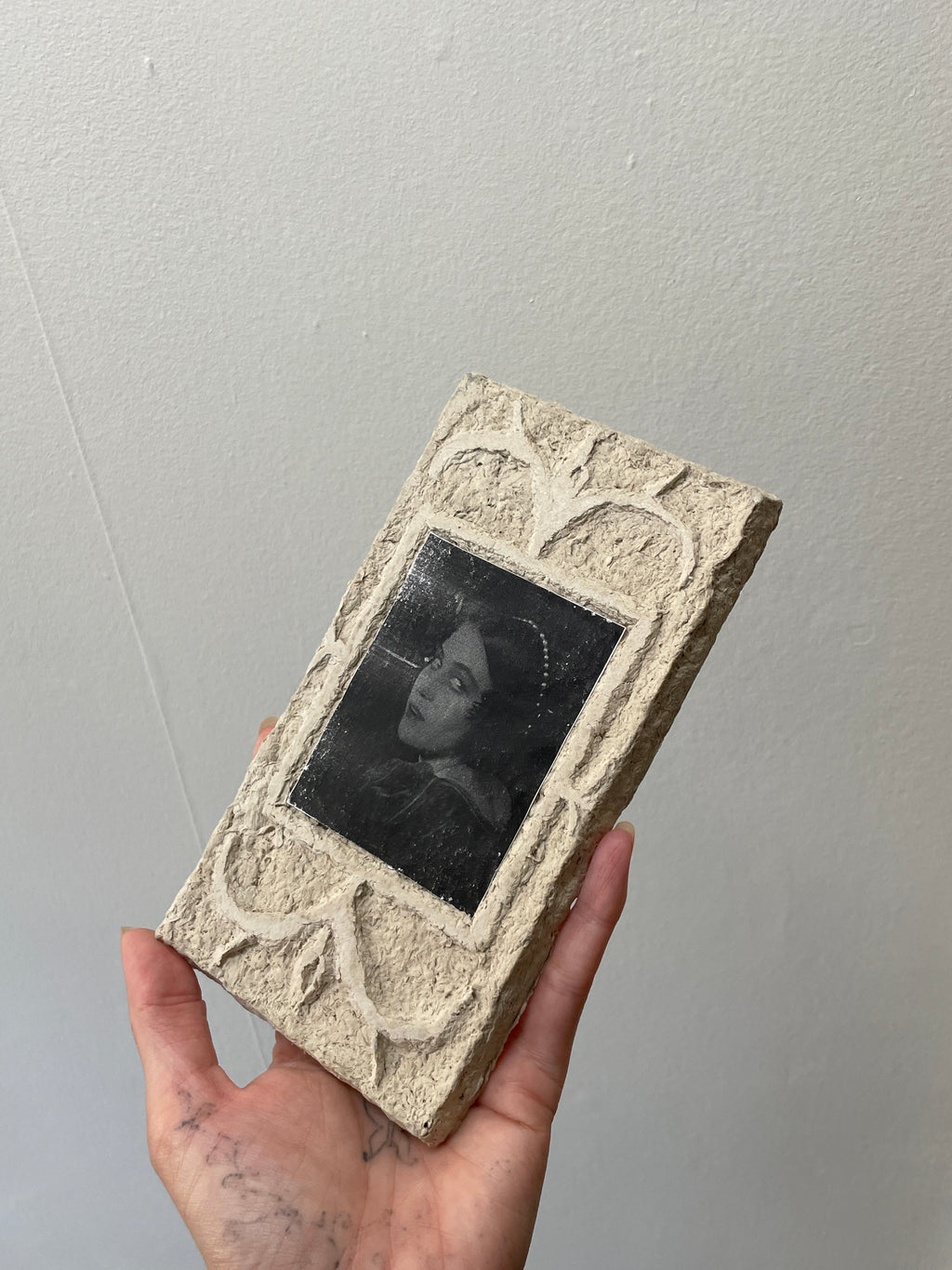 Wall piece w. portrait