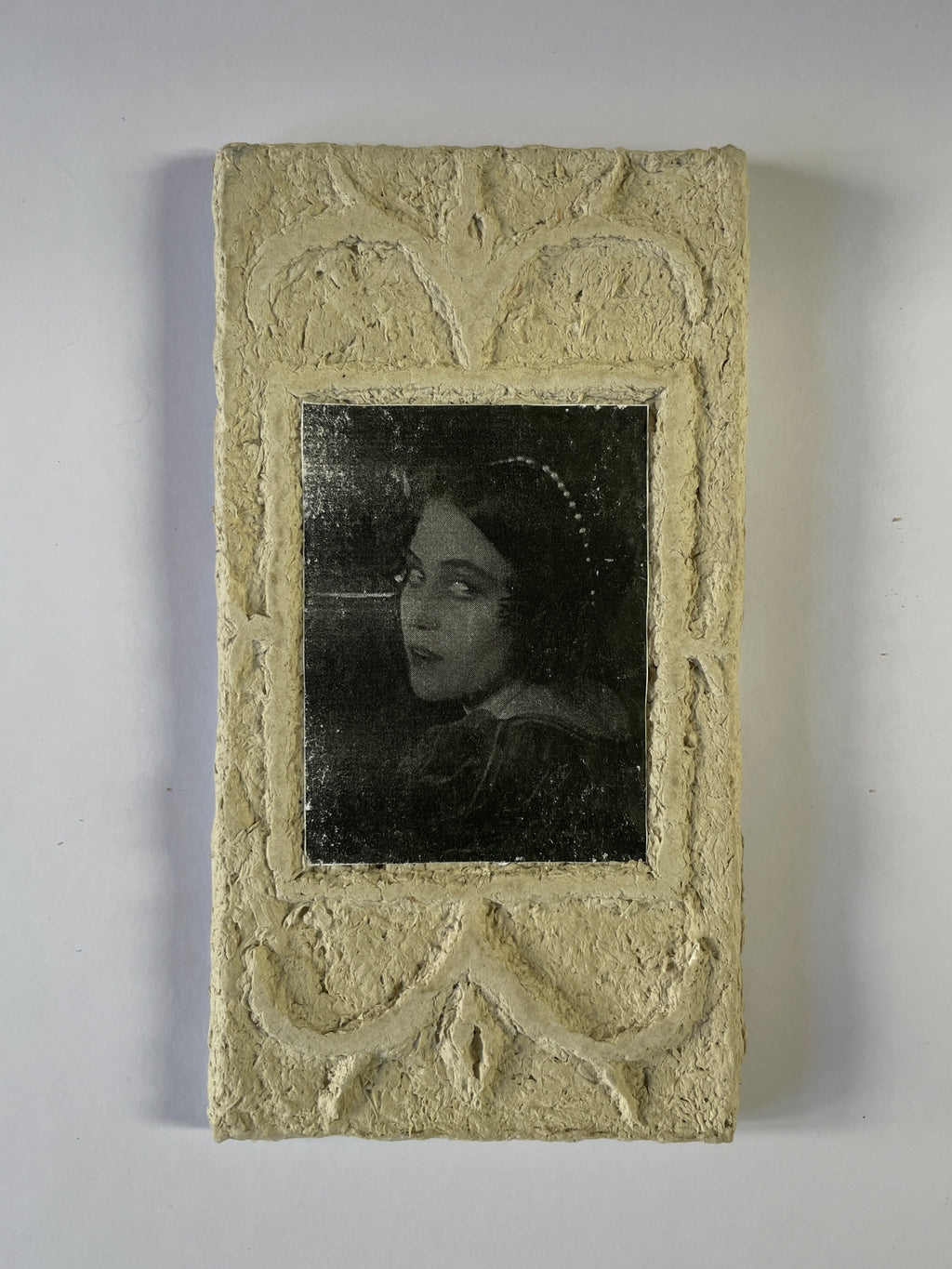 Wall piece w. portrait
