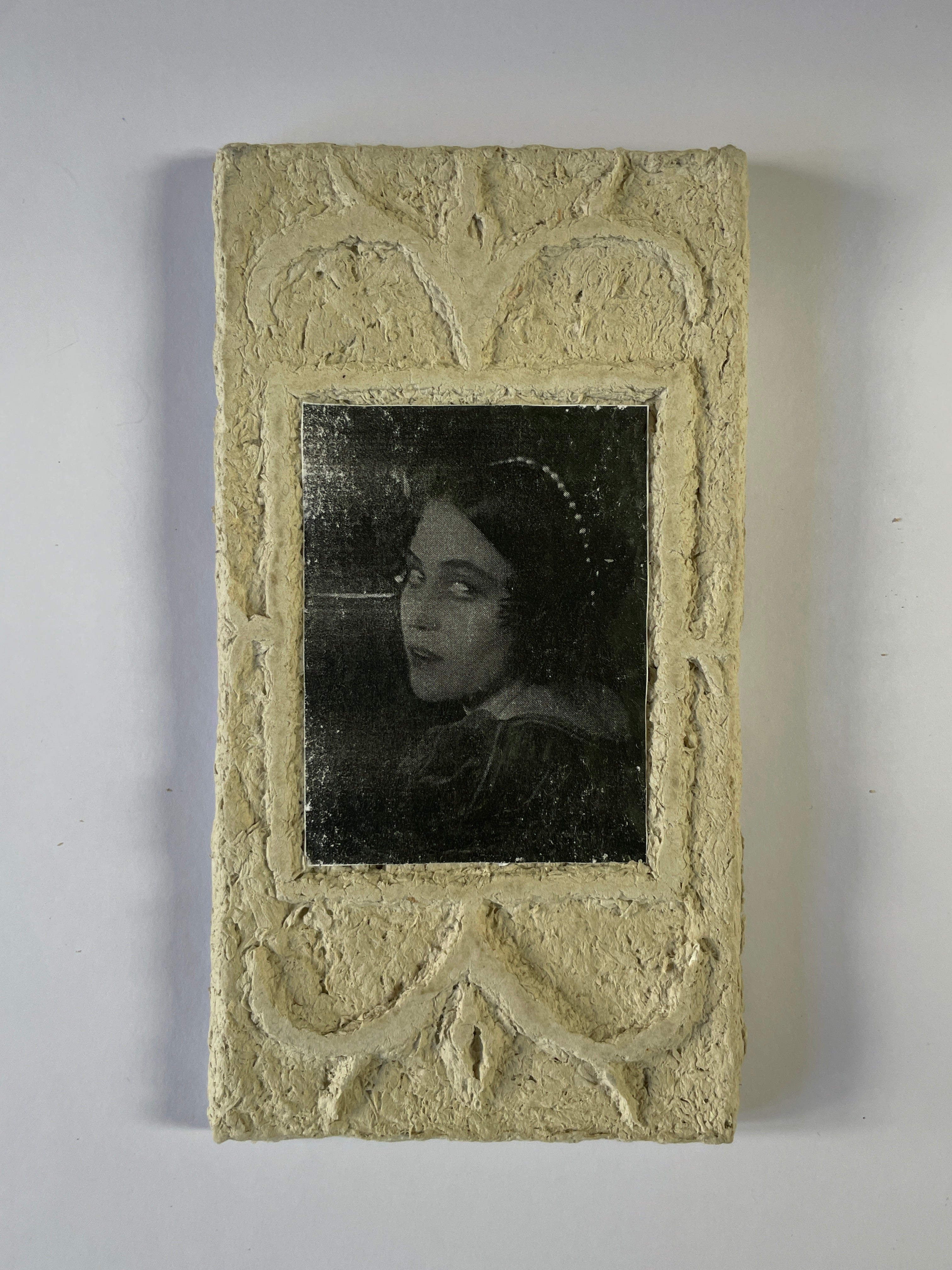 Wall piece w. portrait